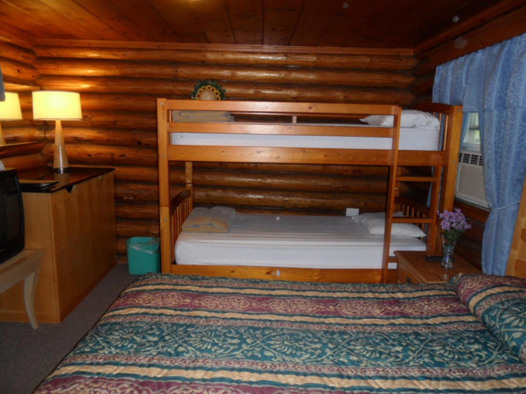 Seven Dwarfs Cabin - On The Brook Cabins Lake George Ruang foto