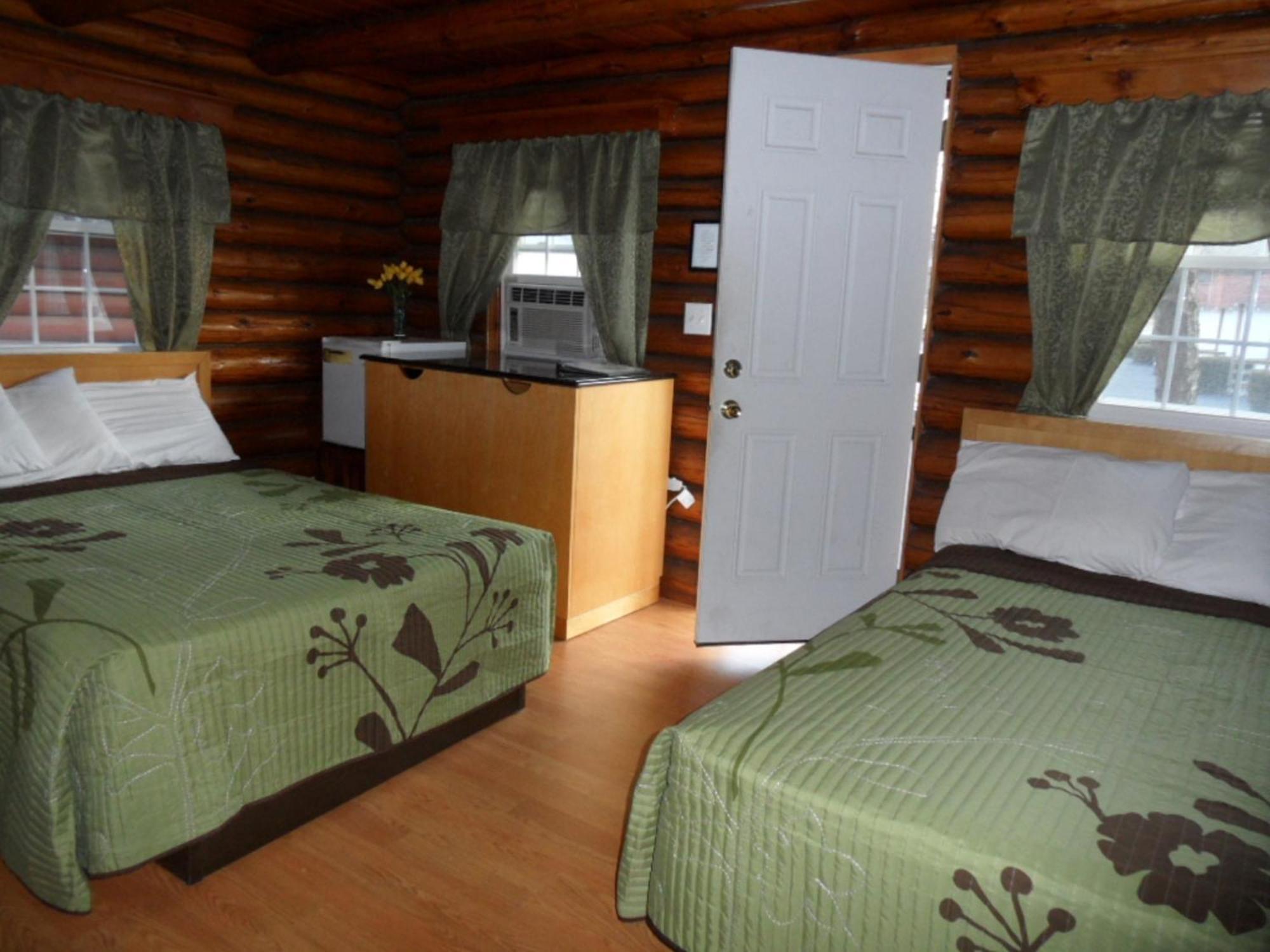 Seven Dwarfs Cabin - On The Brook Cabins Lake George Ruang foto