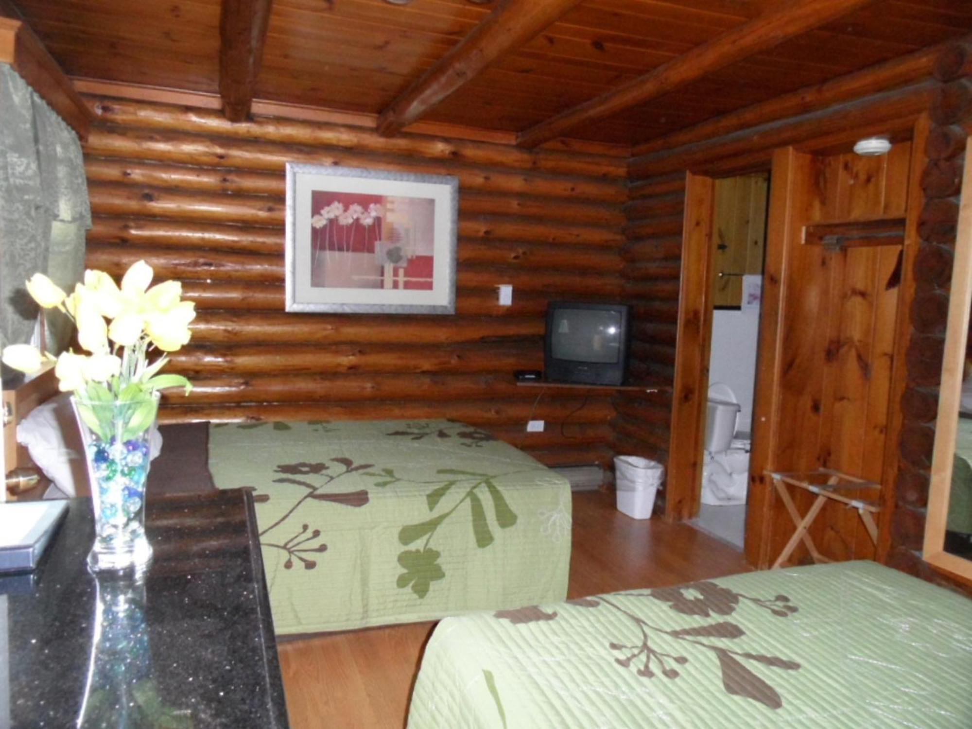 Seven Dwarfs Cabin - On The Brook Cabins Lake George Ruang foto