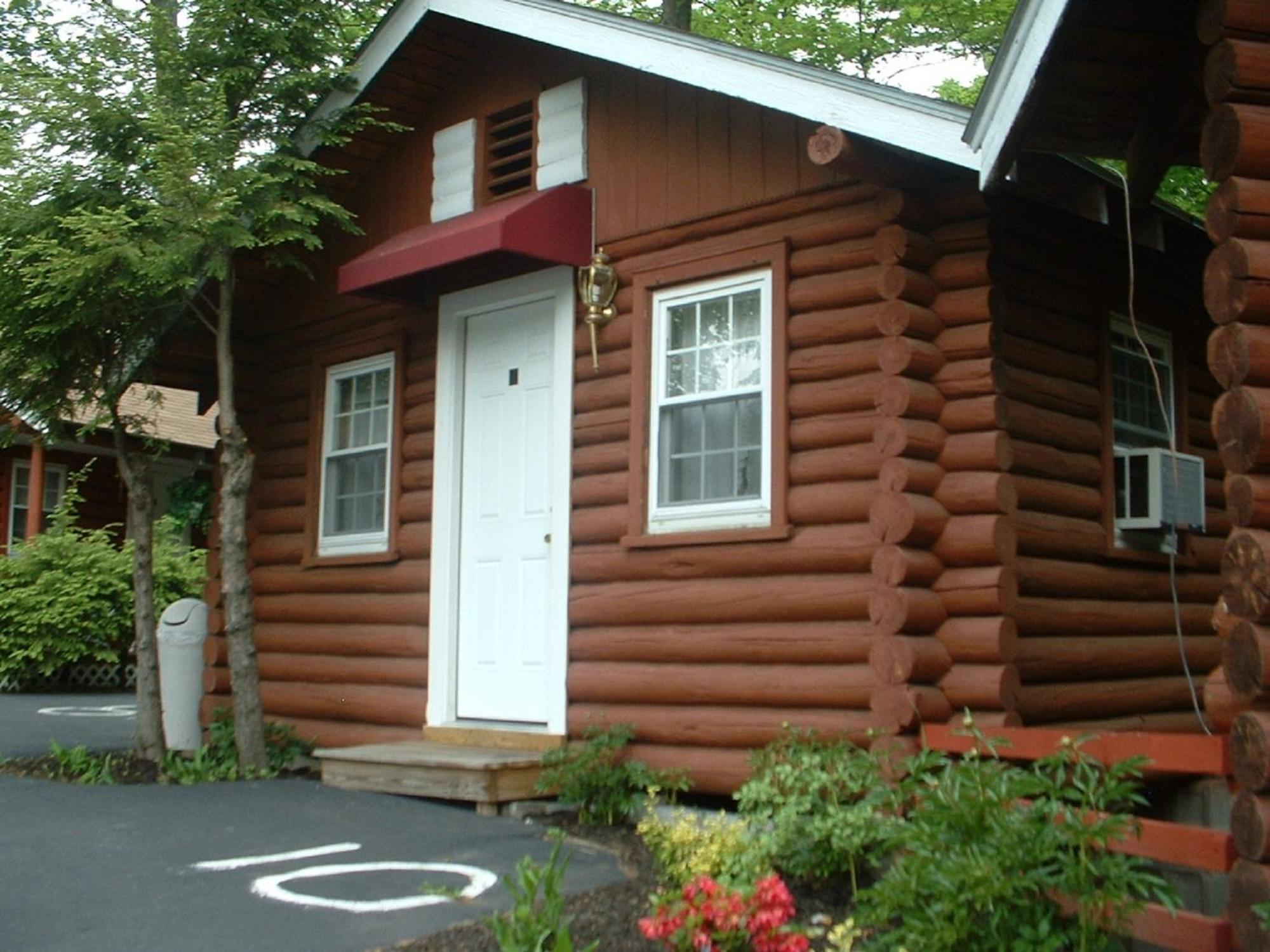 Seven Dwarfs Cabin - On The Brook Cabins Lake George Ruang foto