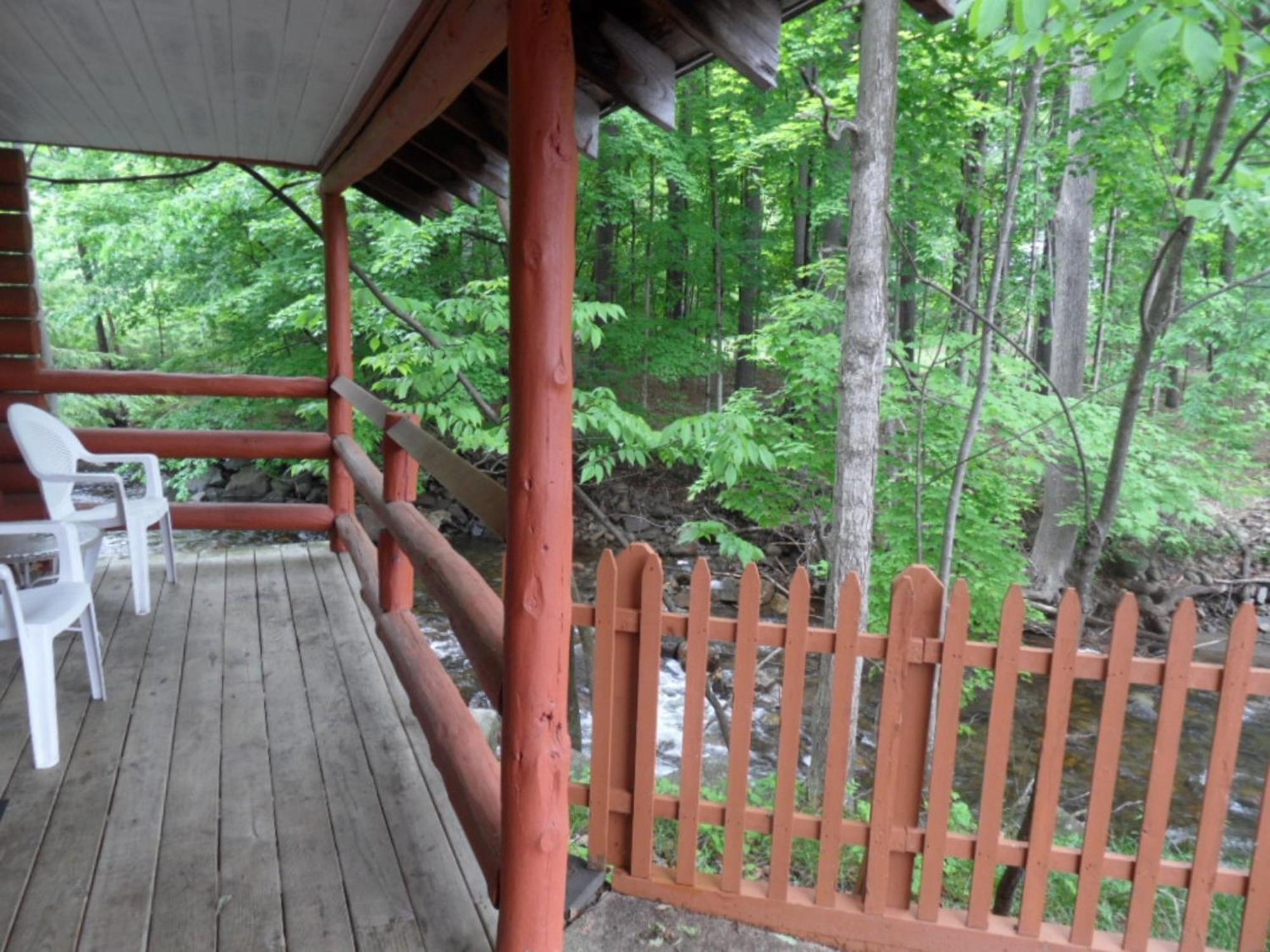 Seven Dwarfs Cabin - On The Brook Cabins Lake George Ruang foto