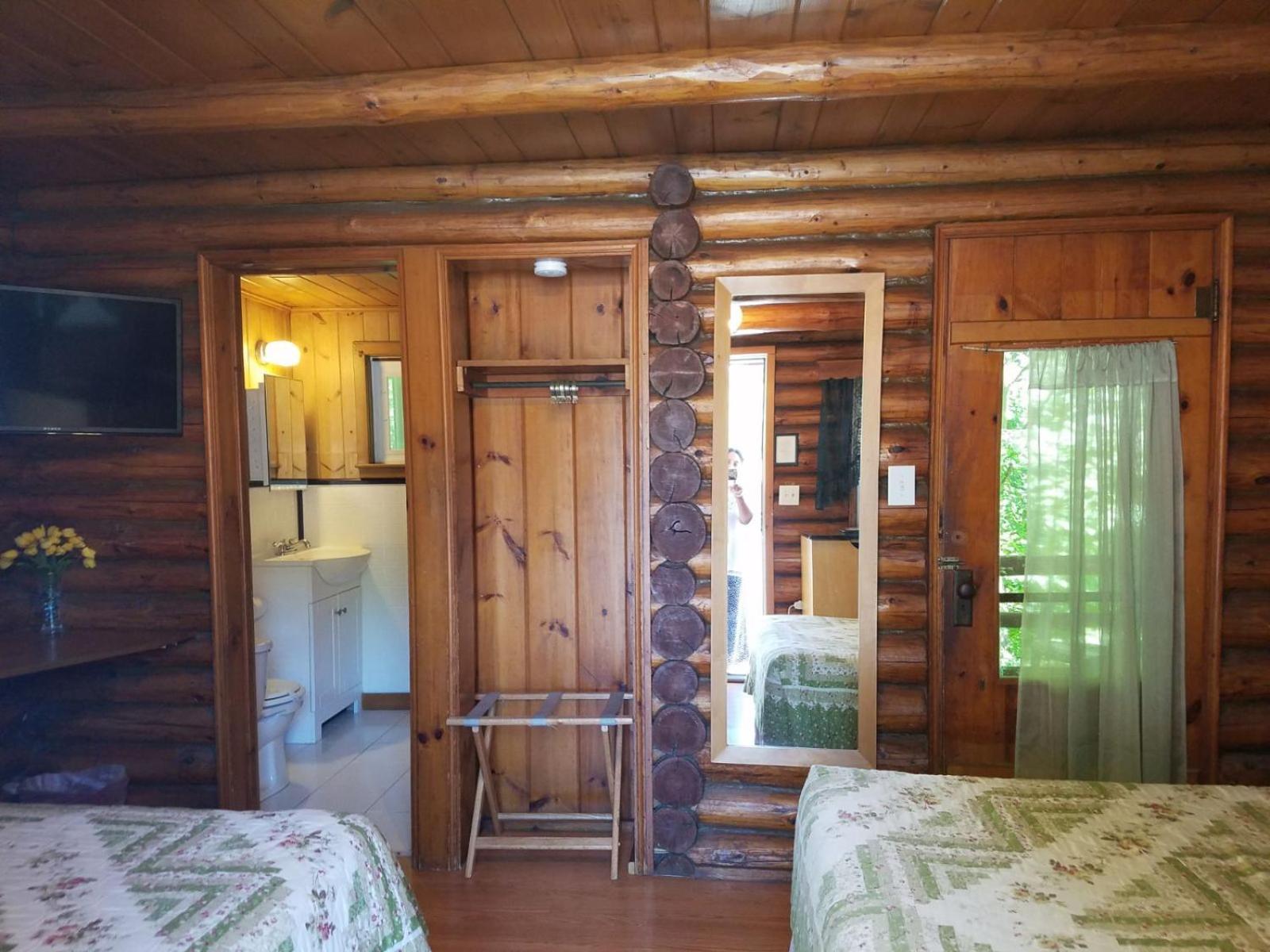 Seven Dwarfs Cabin - On The Brook Cabins Lake George Bagian luar foto