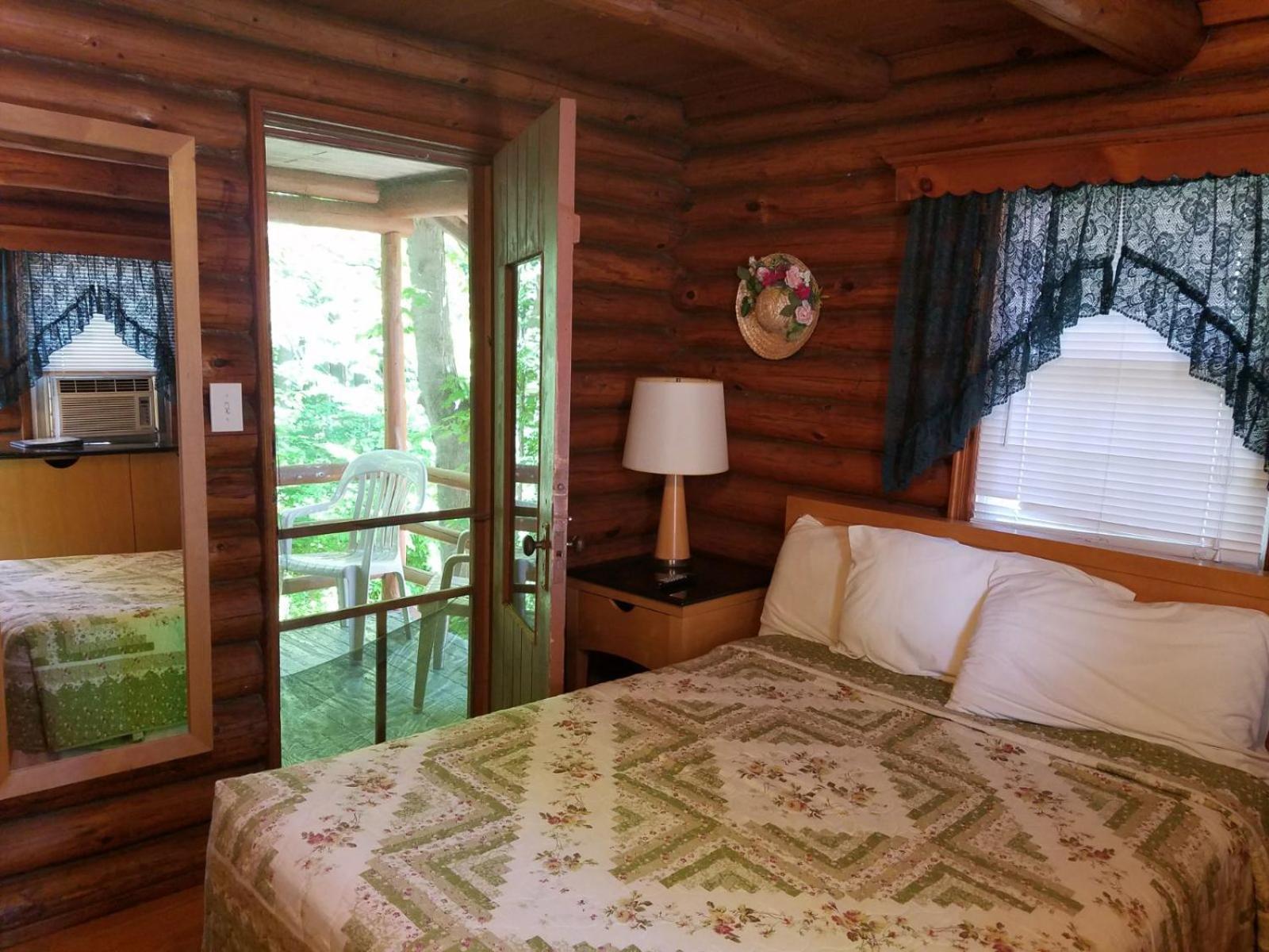 Seven Dwarfs Cabin - On The Brook Cabins Lake George Bagian luar foto